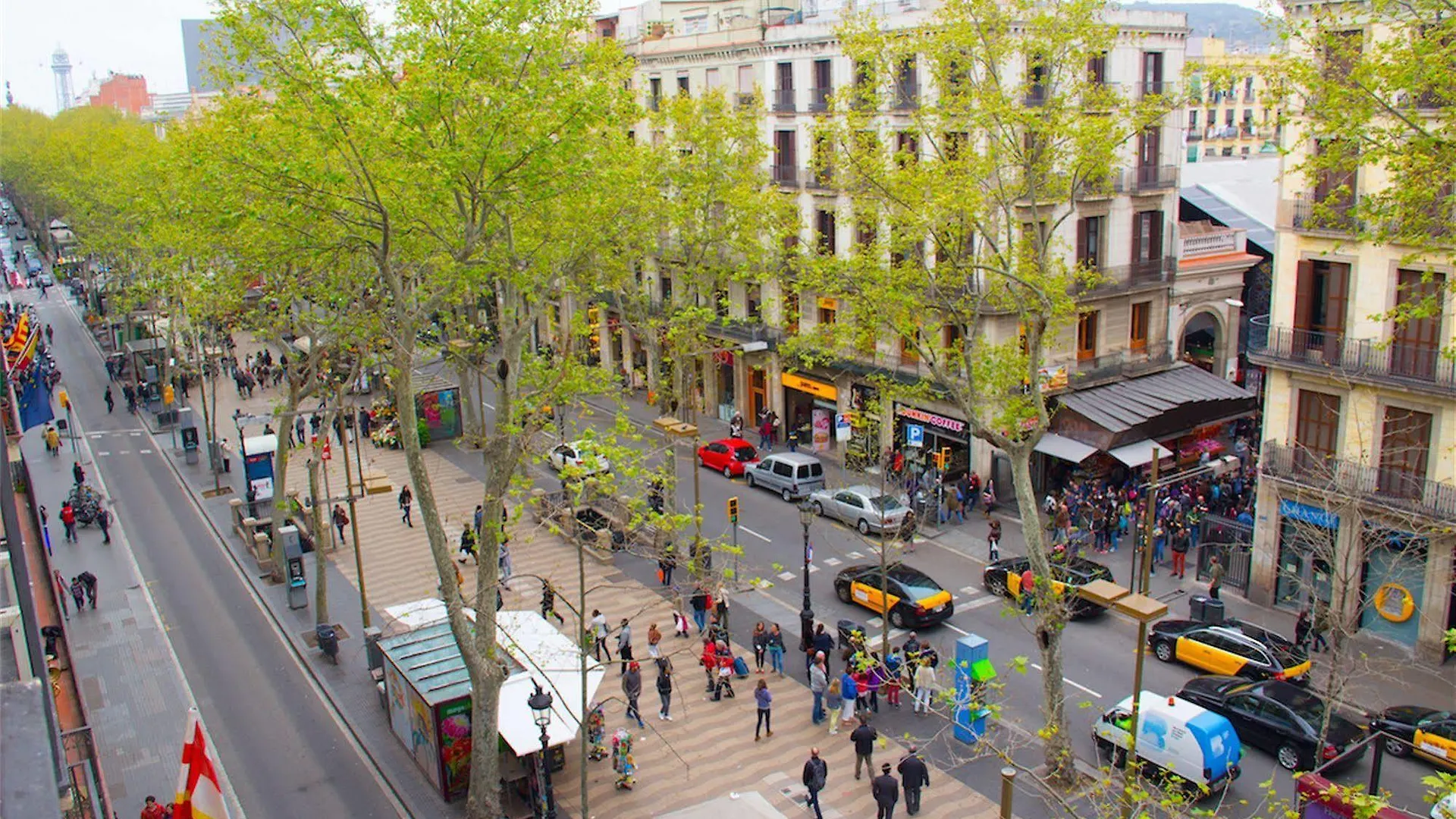 Konukevi Standbyme Ramblas Barselona